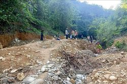 Xử phạt 2 nhóm đào đãi, khai thác khoáng sản trái phép ở rừng phòng hộ Yên Na (Nghệ An)