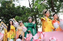 Lễ hội Sen Hà Nội 2026 thu hút khoảng 300.000 lượt khách tham quan, trải nghiệm