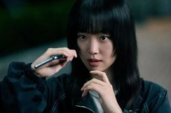 Jin Ki Joo đổi đời nhờ bom tấn Bài Học Đáng Đời