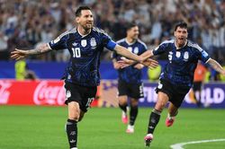 Messi tạo si&ecirc;u phẩm, lập kỷ lục chưa từng c&oacute; trong lịch sử World Cup
