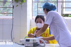 Bảo vệ, chăm sóc trẻ đúng cách trong thời tiết nắng nóng