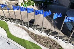 EU ki&ecirc;n quyết bảo vệ quyền lợi trước đe dọa &aacute;p thuế của &ocirc;ng Trump