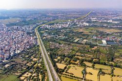 H&agrave; Nội ch&iacute;nh thức k&yacute; hợp đồng BT x&acirc;y đường nối s&acirc;n bay Gia B&igrave;nh