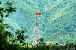 Biểu tượng chủ quyền giữa bi&ecirc;n cương