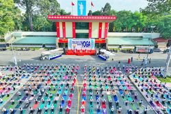 Hơn 800 người đồng diễn hưởng ứng Ngày Quốc tế Yoga lần thứ XII năm 2026