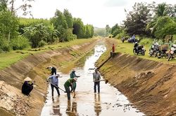 Khoanh vùng sản xuất, tập trung ứng phó hạn