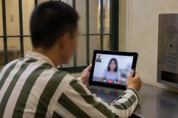 Từ 01/7, phạm nhân được gọi video về nhà mỗi tháng 10 phút