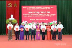 X&atilde; Bắc Quang c&ocirc;ng bố c&aacute;c nghị quyết, quyết định sắp xếp, tổ chức lại th&ocirc;n
