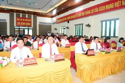 Phó Chủ tịch Thường trực Ủy ban MTTQ Việt Nam tỉnh Hà Trung Kiên dự công bố quyết định sắp xếp thôn tại xã Kim Bình và Tri Phú