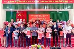 X&atilde; Lũng Ph&igrave;n c&ocirc;ng bố c&aacute;c quyết định sắp xếp, tổ chức lại th&ocirc;n, kiện to&agrave;n tổ chức ở cơ sở