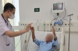 Hai bệnh nhân đột quỵ được cứu trong 'thời gian vàng' tại Bệnh viện Bạch Mai cơ sở Ninh Bình