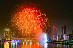 DIFF 2026: Đêm 'Tầm nhìn' thắp sáng sông Hàn, khán đài kín chỗ trước giờ khai màn