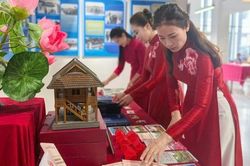 Tiếp nhận v&agrave; trưng b&agrave;y nhiều tư liệu về B&aacute;c Hồ tr&ecirc;n đất Ph&aacute;p