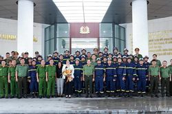 Mang nghĩa t&igrave;nh v&agrave; bản lĩnh của C&ocirc;ng an Việt Nam tới v&ugrave;ng động đất Venezuela