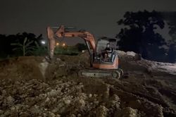 Xã Đông Anh: Ngăn chặn xe tải đổ trộm phế thải trong đêm