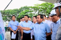 B&iacute; thư Th&agrave;nh ủy H&agrave; Nội Trần Đức Thắng kiểm tra một số dự &aacute;n giao th&ocirc;ng trọng điểm