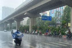 Hà Nội tiếp tục mưa dông về đêm và sáng