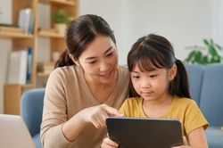 Từ 1/7/2026, cha mẹ phải đăng ký tài khoản mạng xã hội cho con dưới 16 tuổi?