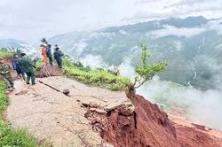 Lũ quét làm hàng chục căn nhà hư hỏng ở Tuyên Quang