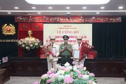 Công bố, trao Quyết định thăng cấp bậc hàm Đại tá đối với 2 đồng chí Trưởng phòng