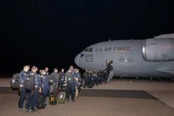 Mỹ điều 'quái vật vận tải' C-17 cùng loạt khí tài hùng hậu tới Venezuela cứu trợ