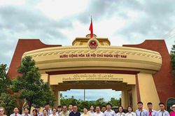 Đoàn Trường song ngữ Lào - Việt Nam Nguyễn Du trải nghiệm văn hóa, lịch sử Việt Nam