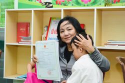 Những tờ giấy khai sinh mở cánh cửa tương lai cho từng phận người thiệt thòi