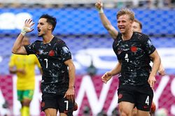 Đội đầu tiên vào vòng 16 đội World Cup