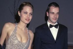 Chồng cũ Angelina Jolie ở tuổi 53