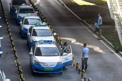 Xe tự lái đe dọa 'chén cơm' của 400.000 tài xế taxi Thâm Quyến