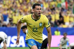 Brazil ngược d&ograve;ng hạ Nhật Bản bằng b&agrave;n thắng ở ph&uacute;t 90+6