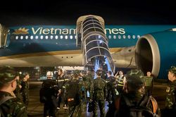 Chuyến bay đặc biệt đưa lực lượng hỗ trợ và hàng hóa tới Venezuela