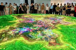 Đông đảo người dân tham quan Triển lãm quy hoạch Hà Nội tầm nhìn 100 năm