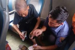 Nghĩa cử nhân văn trên chuyến tàu SE11