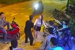 Nam thanh ni&ecirc;n tr&ecirc;u ghẹo, t&aacute;t c&ocirc; g&aacute;i trẻ trước qu&aacute;n karaoke
