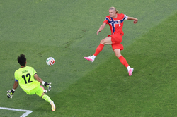 Nh&acirc;n World Cup n&oacute;i về 'k&egrave;o tr&aacute;i'