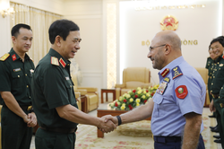 Tin tưởng hợp t&aacute;c quốc ph&ograve;ng Việt Nam - UAE sớm c&oacute; bước ph&aacute;t triển mới