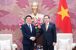 Chủ tịch Quốc hội Trần Thanh Mẫn tiếp đo&agrave;n đại biểu viện nghi&ecirc;n cứu kinh tế, H&agrave;n Quốc