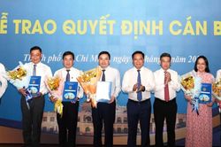 Chủ tịch UBND TPHCM điều động, bổ nhiệm nhiều cán bộ chủ chốt