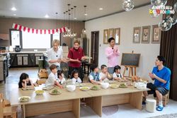 Buổi sáng tự lập đầu tiên tại nhà chung, các 'Anh trai' chăm 'cái đuôi nhỏ'