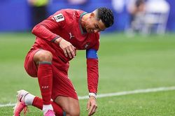 H&agrave;nh động lạ của Ronaldo giữa trận Bồ Đ&agrave;o Nha - Colombia