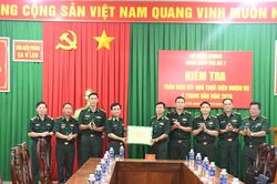 Thiếu tướng Vũ Quốc Ân thăm, động viên cán bộ, chiến sĩ Đồn Biên phòng Ea H'Leo