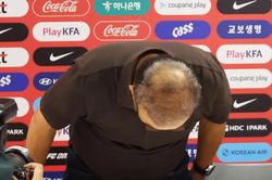 Trưởng đoàn Park Hang-seo cúi đầu xin lỗi, HLV Hàn Quốc từ chức sau thất bại ở World Cup 2026
