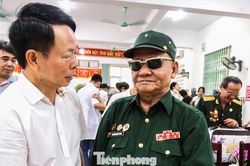 Thăm hỏi, tặng qu&agrave; thương, bệnh binh v&agrave; người c&oacute; c&ocirc;ng ở Thanh H&oacute;a