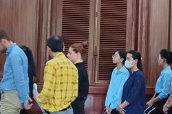 Xét xử 30 bị cáo trong đường dây tín dụng đen online