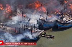 Ch&aacute;y lớn tại khu neo đậu t&agrave;u thuyền ở Gia Lai, nhiều t&agrave;u c&aacute; bị lửa thi&ecirc;u
