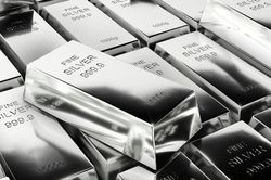 Giá bạc giảm mạnh sau tuần biến động, thị trường chờ nhịp phục hồi