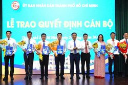 TP.HCM trao nhiều quyết định điều động, bổ nhiệm cán bộ chủ chốt