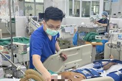 Bị điện giật ngừng tim, người đàn ông sống sót nhờ đồng nghiệp và con trai