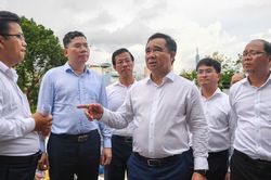 Chủ tịch UBND TPHCM cảm ơn người dân ven rạch ô nhiễm vì đồng thuận di dời